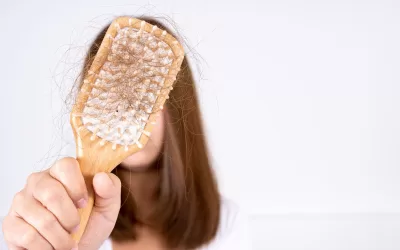 Tratamiento caída estacional: Cómo combatir la pérdida de cabello en épocas clave